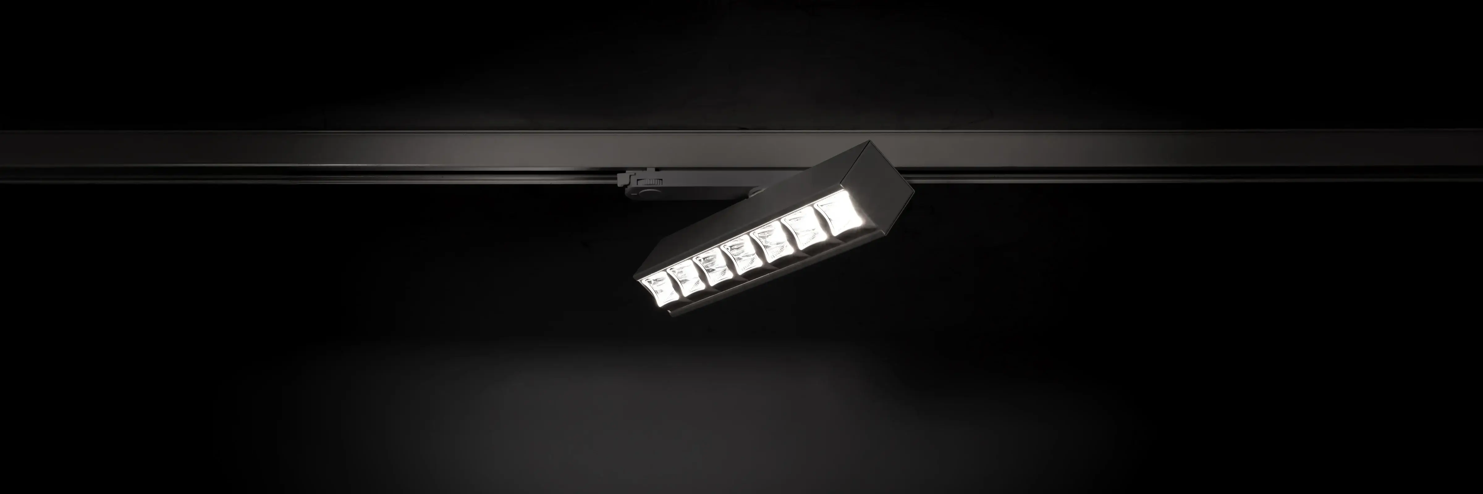 Flexblox Wallwash – Asymmetric luminaire for versatile feature lighting